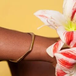 Honeycomb Bangle -Household Decoration Shop AARVEN Artisans Adventurers Honeycomb Bangle Lifestyle 1