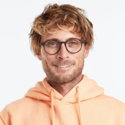 Le Marais Tortoise – Blue Light Reading Glasses Unisex 9 Le Marais Tortoise – Blue Light Reading Glasses Unisex -Household Decoration Shop Le Marais Tortoise blue light reading glasses front Barner model