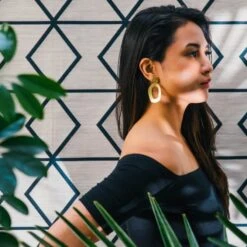 Brass Flora Earrings 5 Brass Flora Earrings -Household Decoration Shop Lima Lima Brass Flora Earrings Lifestyle 1