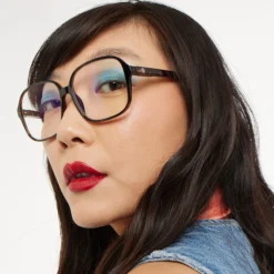 Pascal Tortoise Glossy – Blue Light Filter – Reading Glasses – Unisex -Household Decoration Shop Pascal Tortoise Glossy lifestyle 2 Barner