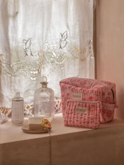 Garland Washbag – Vintage Pink 5 Garland Washbag – Vintage Pink -Household Decoration Shop Posie small zip pouch purse pink bohemia design lifestyle 2