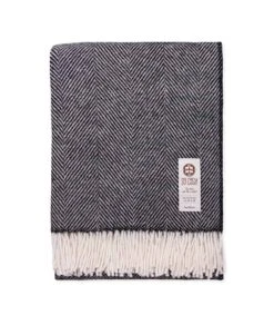 Dani Throw – Pitch Black And White