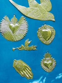 Sacred Hand Mexicana Decoration – Antique Gold -Household Decoration Shop sacred heart antique gold decoration casa verde2